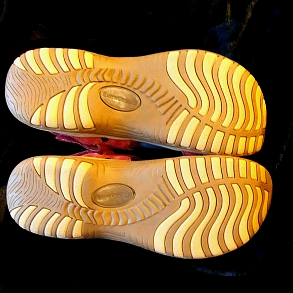 New Earth Origins Sophie 8 1/2M Adjustable Sandal - Picture 3 of 5